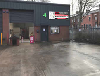 Rawsome Pets front of shop in Chadderton, Oldham